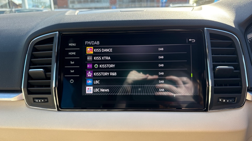 Skoda Karoq 1.5 TSI Edition 5dr DSG Petrol Estate - Image 67