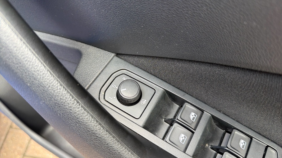 Skoda Kamiq 1.0 TSI 95 SE 5dr Petrol Hatchback - Image 40