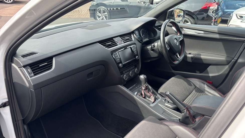 Skoda Octavia 2.0 TDI CR vRS 5dr DSG Diesel Hatchback - Image 2