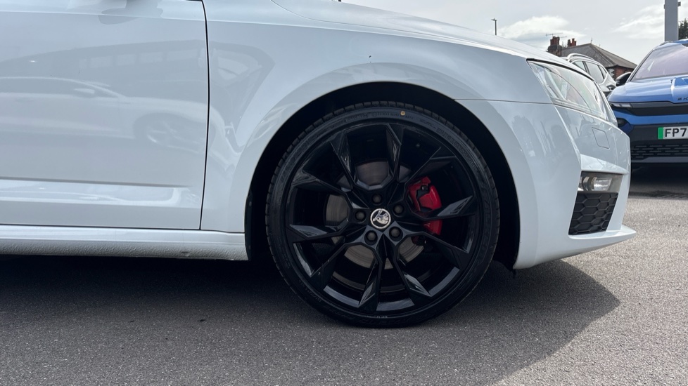 Skoda Octavia 2.0 TDI CR vRS 5dr DSG Diesel Hatchback - Image 5