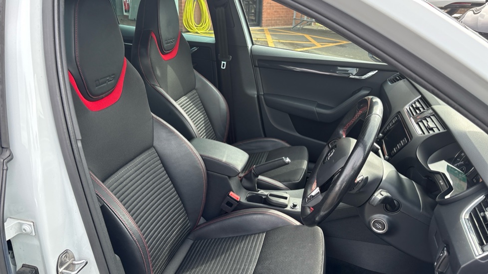 Skoda Octavia 2.0 TDI CR vRS 5dr DSG Diesel Hatchback - Image 15