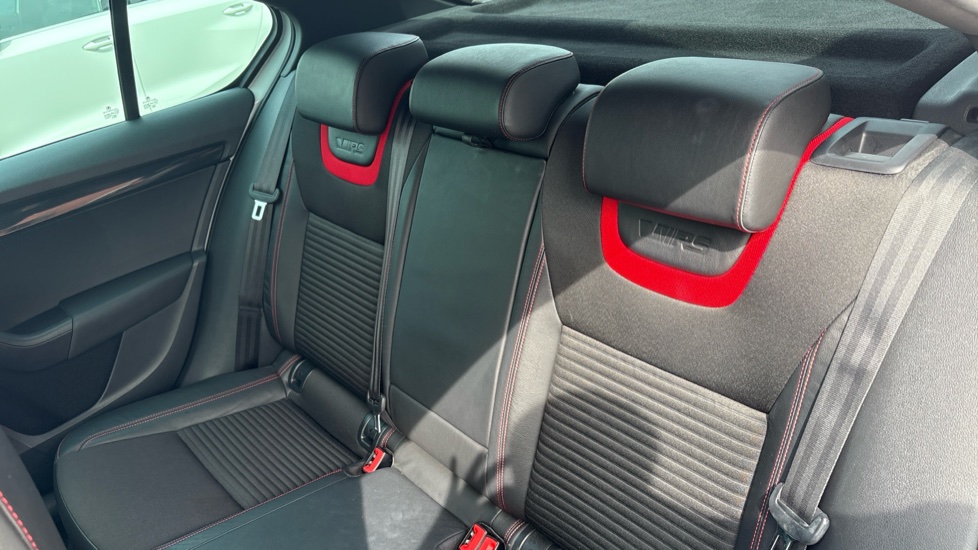 Skoda Octavia 2.0 TDI CR vRS 5dr DSG Diesel Hatchback - Image 16