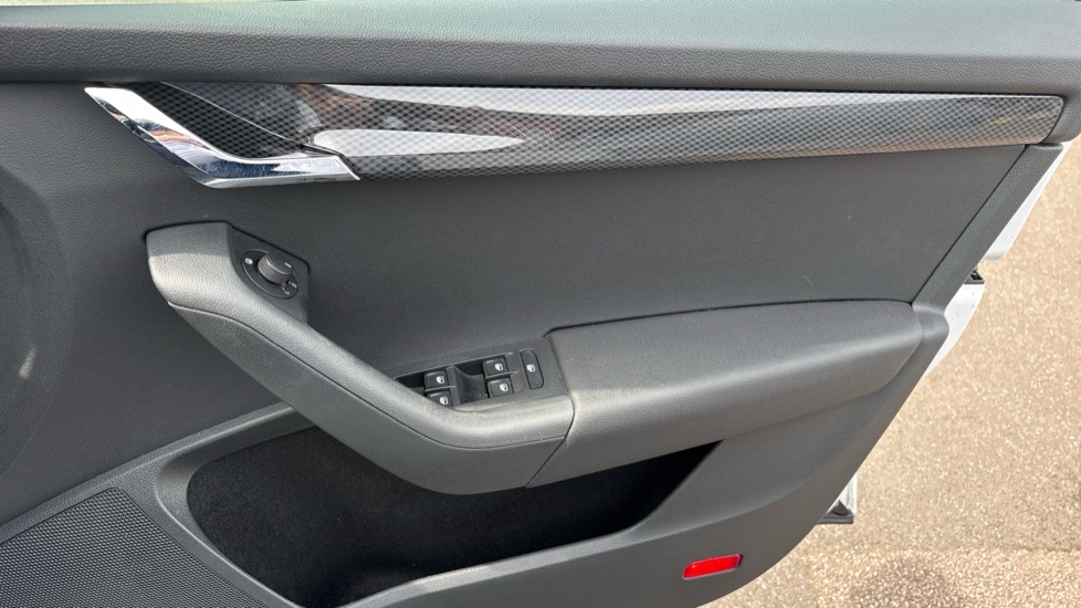 Skoda Octavia 2.0 TDI CR vRS 5dr DSG Diesel Hatchback - Image 19