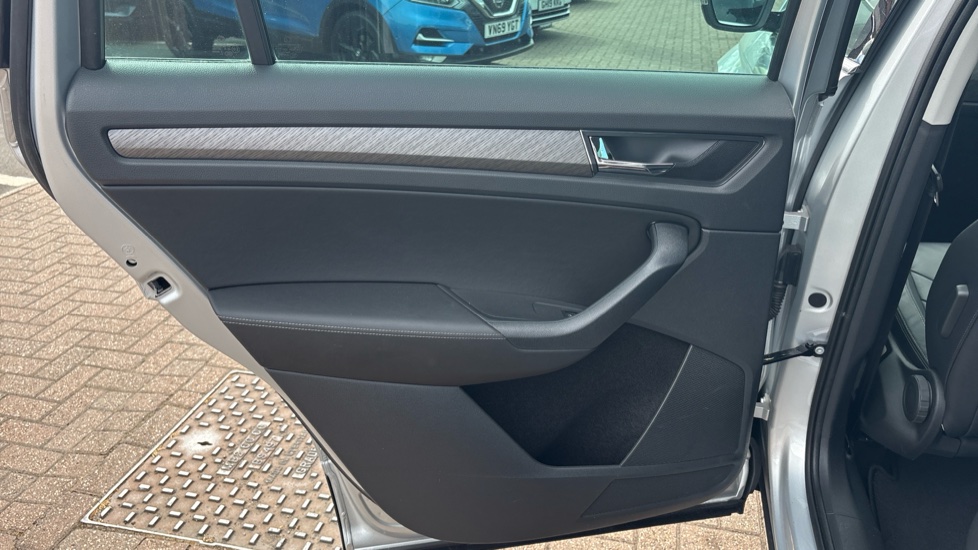 Skoda Kodiaq 1.5 TSI SE L Executive 5dr DSG [7 Seat] Petrol Estate - Image 21