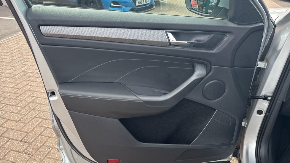 Skoda Kodiaq 1.5 TSI SE L Executive 5dr DSG [7 Seat] Petrol Estate - Image 25