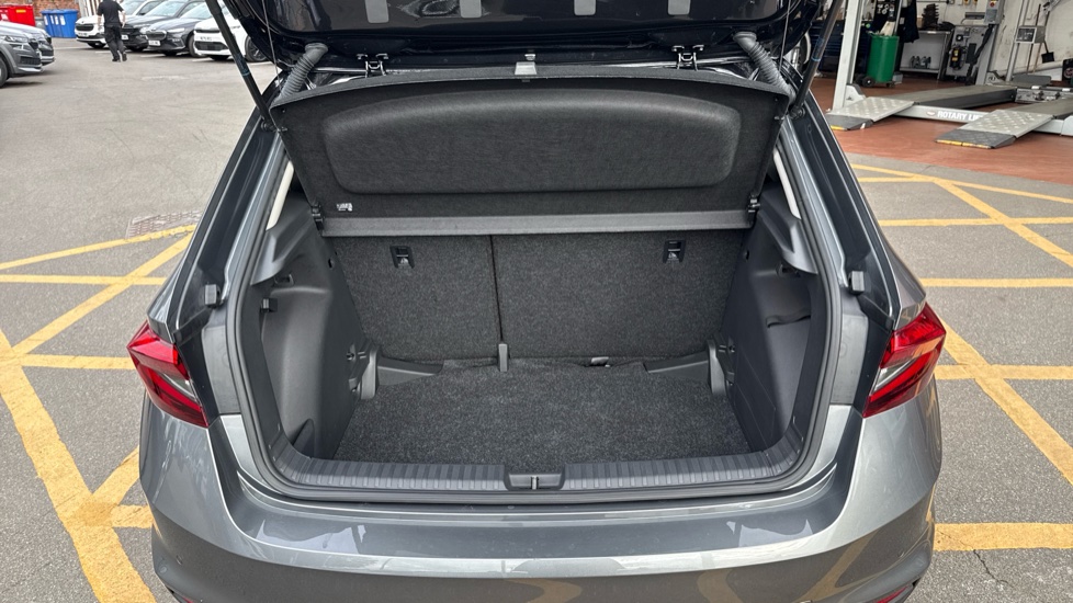 Skoda Fabia 1.0 TSI 116 Design Edition 5dr DSG Petrol Hatchback - Image 20
