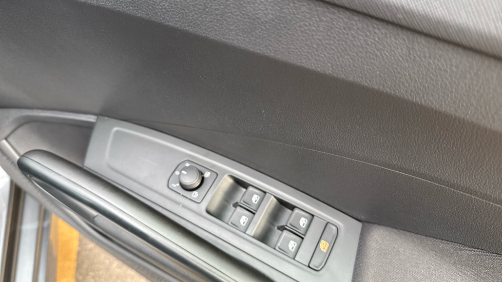 Skoda Fabia 1.0 TSI 116 Design Edition 5dr DSG Petrol Hatchback - Image 21
