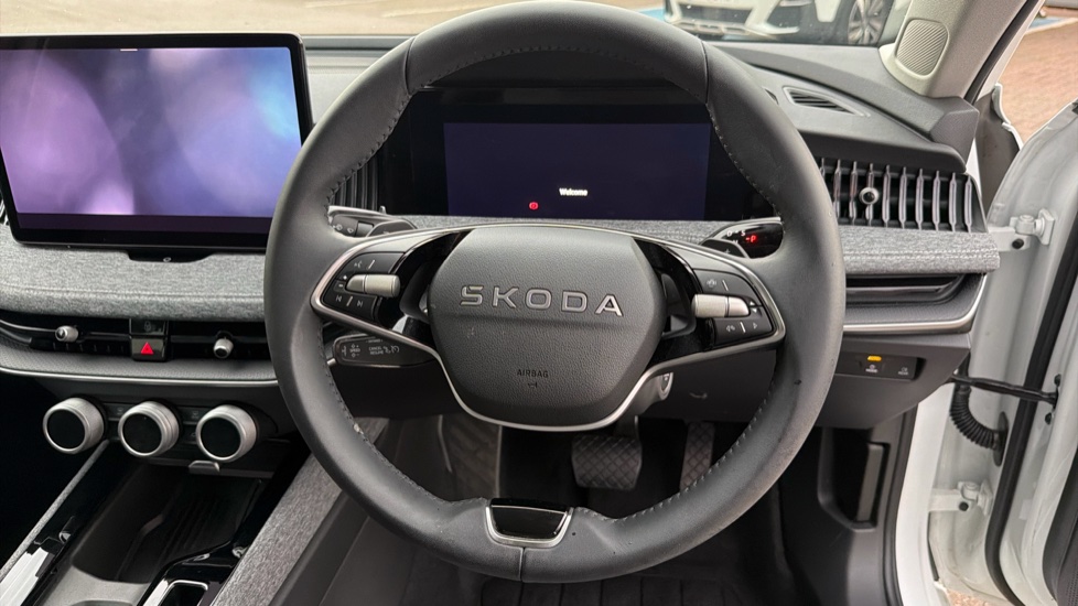 Skoda Superb 2.0 TDI SE Technology 5dr DSG Diesel Hatchback - Image 10