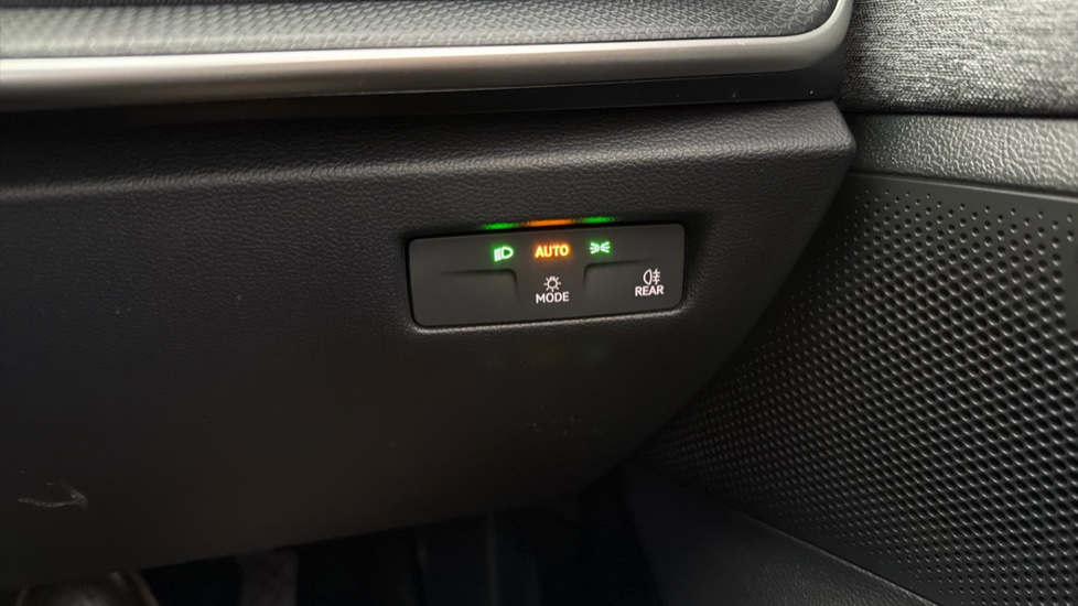 Skoda Superb 2.0 TDI SE Technology 5dr DSG Diesel Hatchback - Image 46