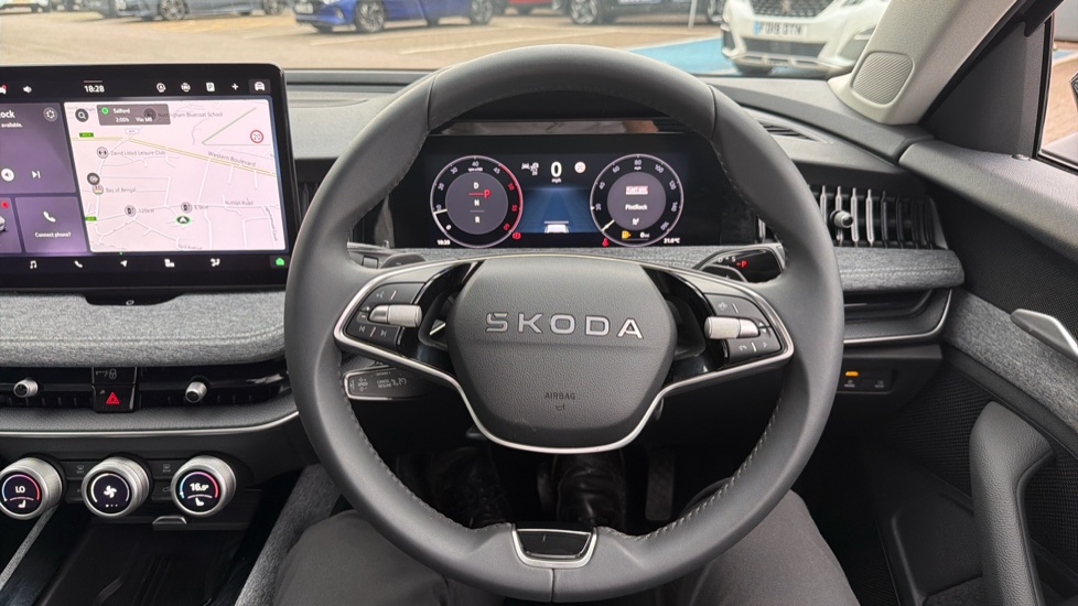 Skoda Superb 2.0 TDI SE Technology 5dr DSG Diesel Hatchback - Image 10