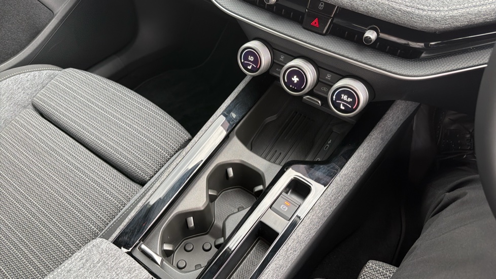 Skoda Superb 2.0 TDI SE Technology 5dr DSG Diesel Hatchback - Image 14