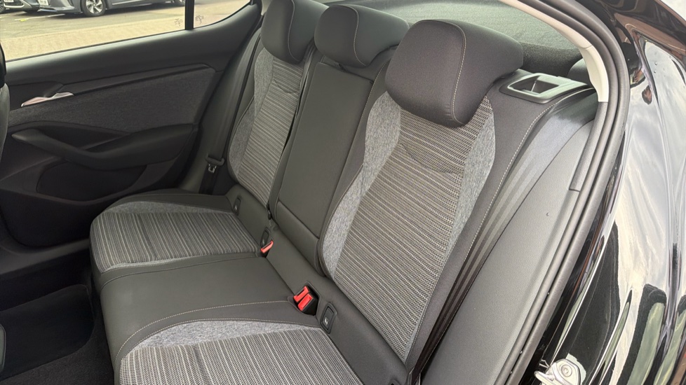 Skoda Superb 2.0 TDI SE Technology 5dr DSG Diesel Hatchback - Image 16