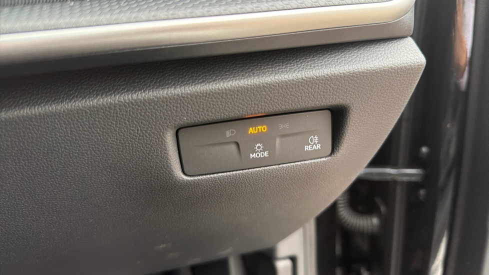 Skoda Superb 2.0 TDI SE Technology 5dr DSG Diesel Hatchback - Image 44