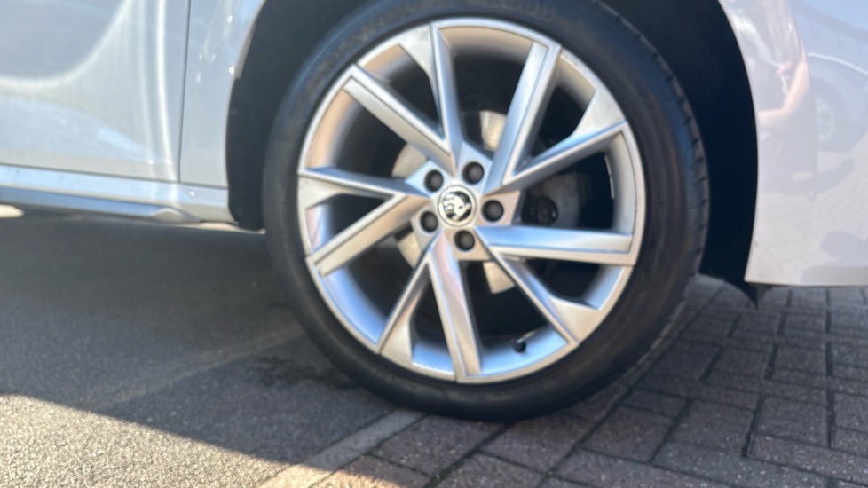 Skoda Kamiq 1.0 TSI 110 SE L Executive 5dr Petrol Hatchback - Image 37