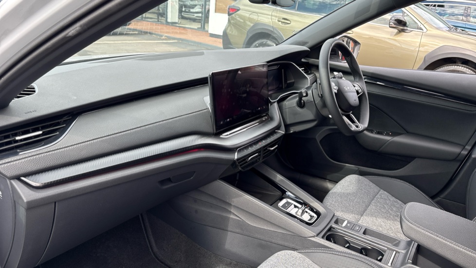 Skoda Octavia 1.5 TSI 150 e-TEC Sportline 5dr DSG Petrol Hatchback - Image 2