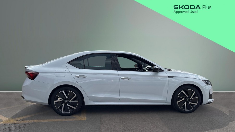 Skoda Octavia 1.5 TSI 150 e-TEC Sportline 5dr DSG Petrol Hatchback - Image 4