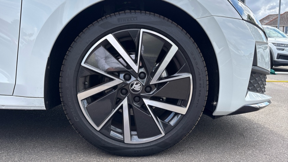 Skoda Octavia 1.5 TSI 150 e-TEC Sportline 5dr DSG Petrol Hatchback - Image 5