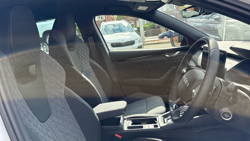 Skoda Octavia 1.5 TSI 150 e-TEC Sportline 5dr DSG Petrol Hatchback - Image 15