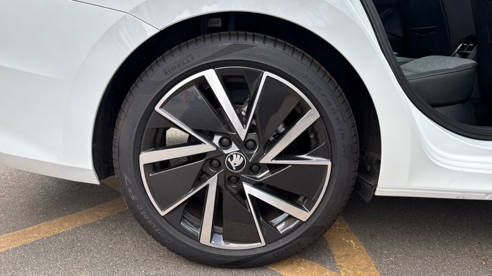 Skoda Octavia 1.5 TSI 150 e-TEC Sportline 5dr DSG Petrol Hatchback - Image 21