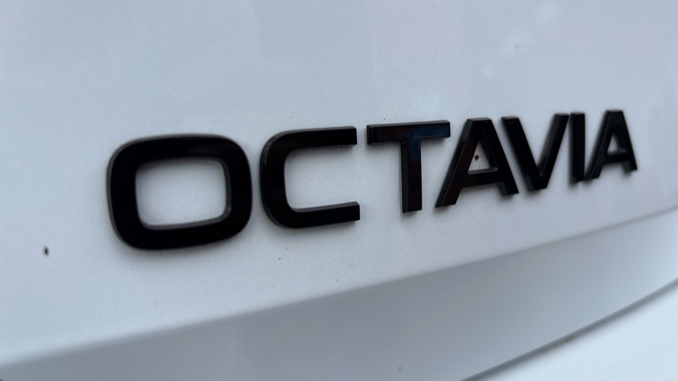 Skoda Octavia 1.5 TSI 150 e-TEC Sportline 5dr DSG Petrol Hatchback - Image 36