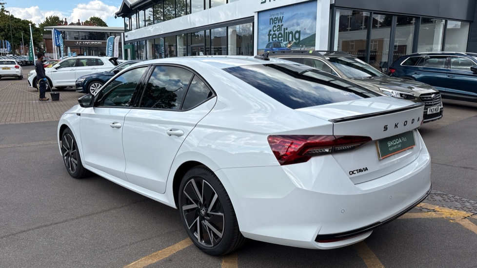 Skoda Octavia 1.5 TSI 150 e-TEC Sportline 5dr DSG Petrol Hatchback - Image 37