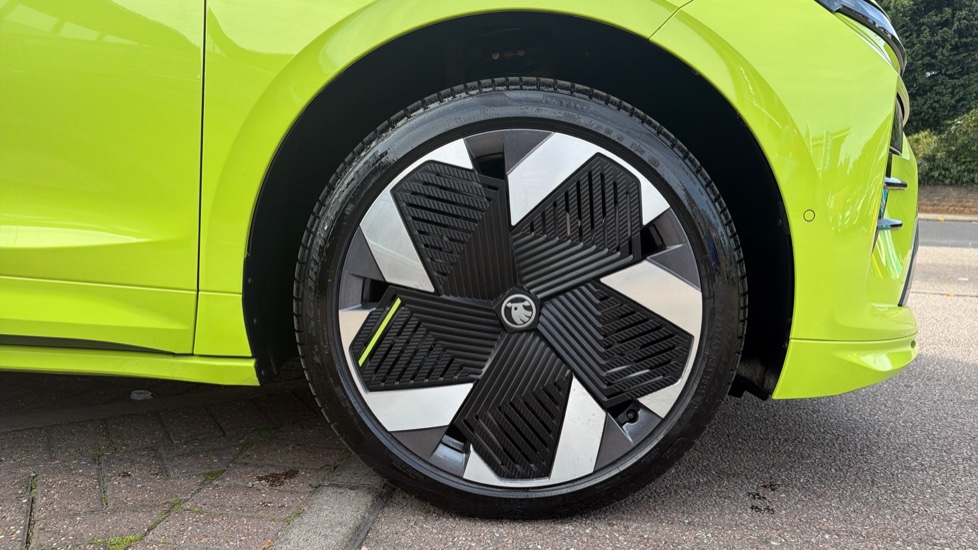 Skoda Enyaq 250kW vRS 82kWh 4x4 5dr Auto Electric - Image 5