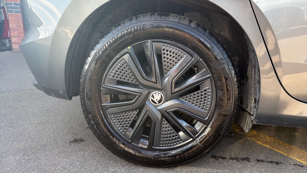 Skoda Fabia 1.0 TSI Design Edition 5dr Petrol Hatchback - Image 22