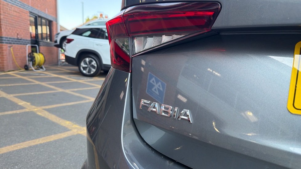 Skoda Fabia 1.0 TSI Design Edition 5dr Petrol Hatchback - Image 28