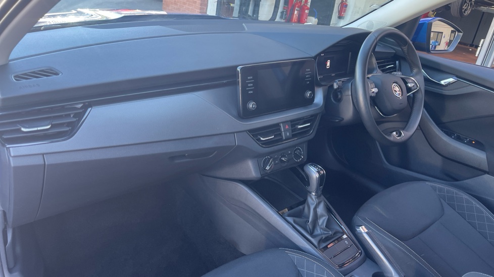 Skoda Kamiq 1.0 TSI 110 SE 5dr DSG Petrol Hatchback - Image 2