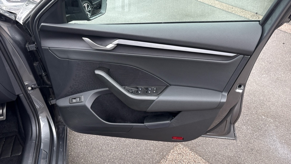 Skoda Octavia 2.0 TSI vRS 5dr DSG Petrol Hatchback - Image 38