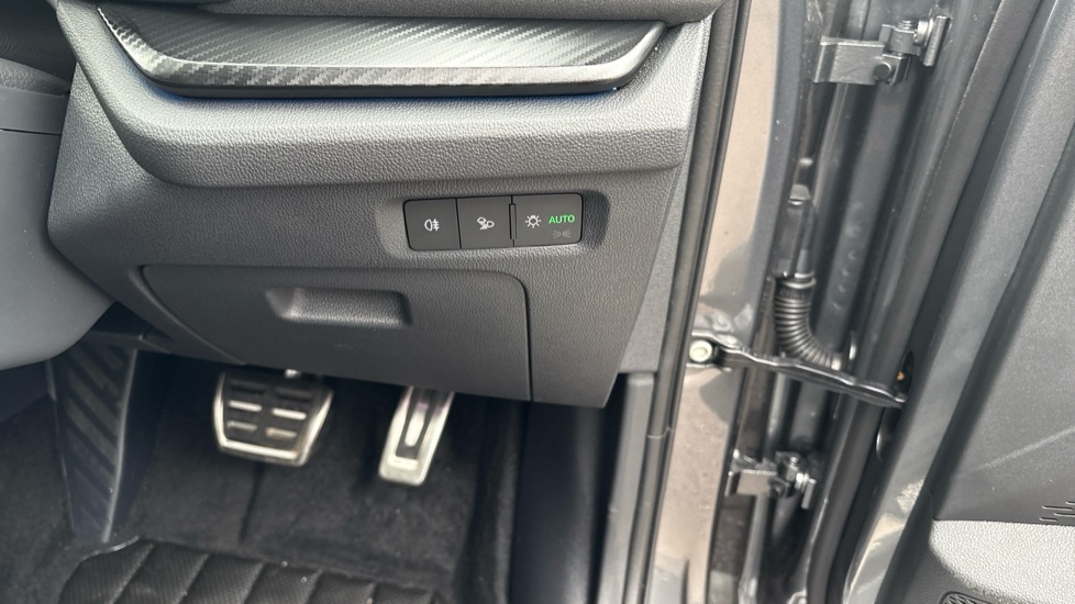 Skoda Octavia 2.0 TSI vRS 5dr DSG Petrol Hatchback - Image 41