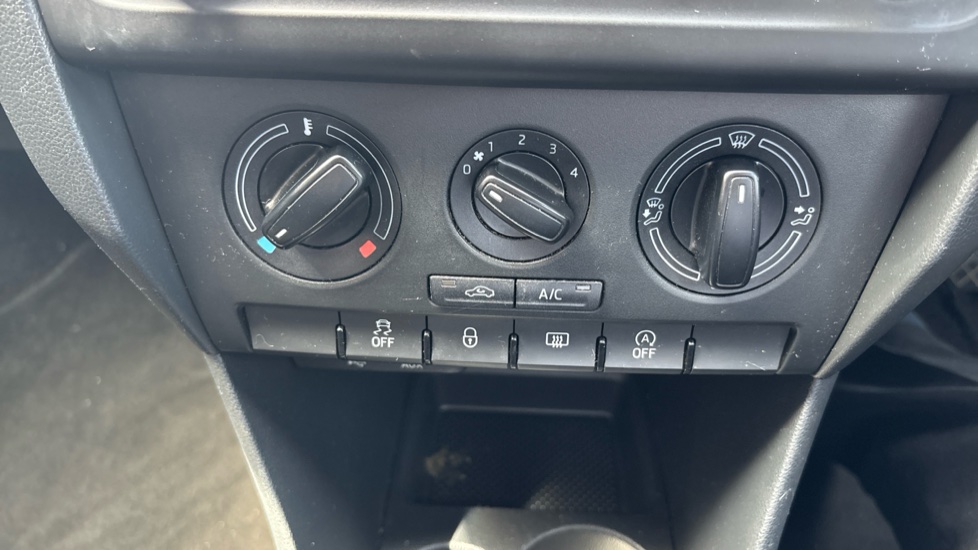 Skoda Rapid Spaceback 1.2 TSI 105 GreenTech SE 5dr Petrol Hatchback - Image 13
