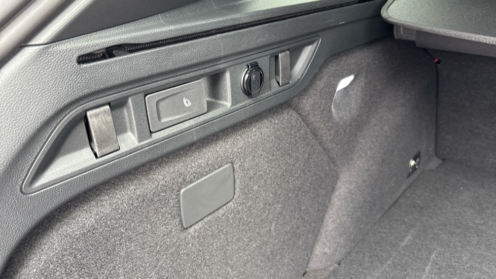 Skoda Superb 1.5 TSI iV Sportline 5dr DSG Estate - Image 38