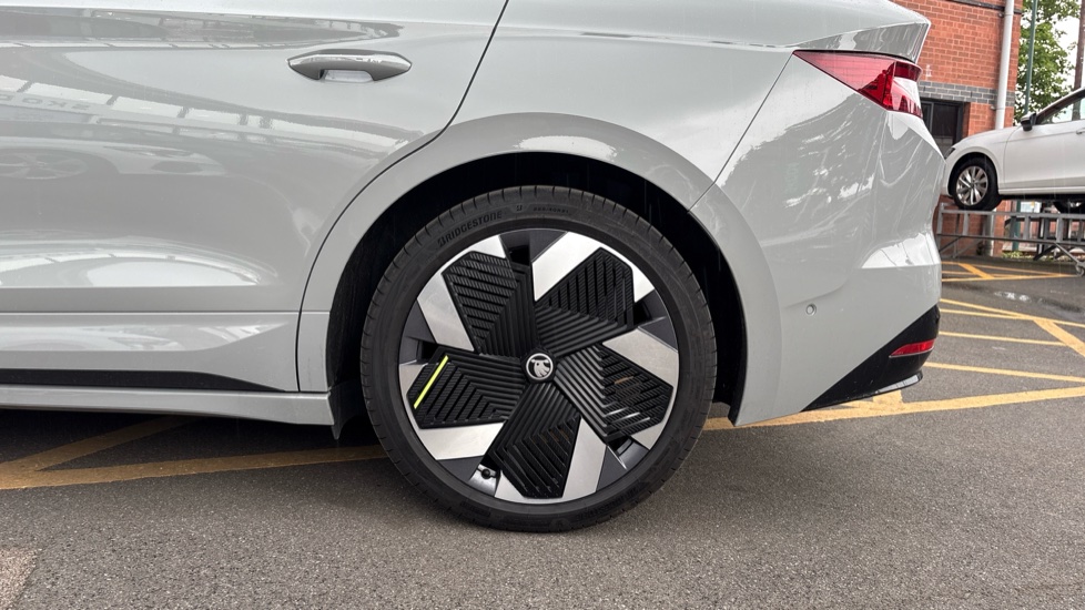 Skoda Enyaq 250kW vRS 84kWh 4x4 5dr Auto Electric - Image 5