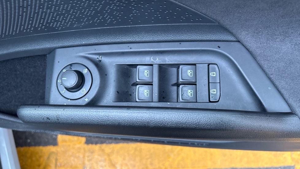 Skoda Enyaq 250kW vRS 84kWh 4x4 5dr Auto Electric - Image 24
