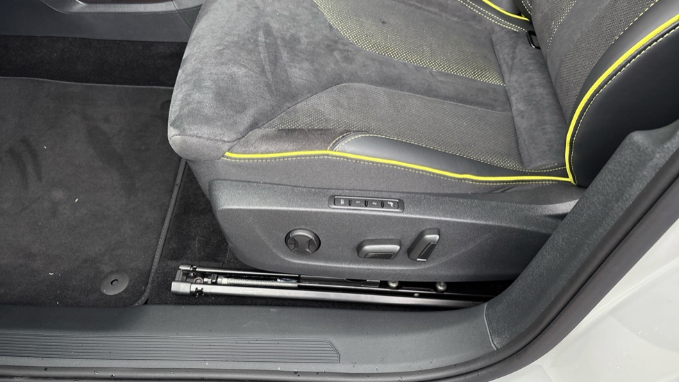 Skoda Enyaq 250kW vRS 84kWh 4x4 5dr Auto Electric - Image 32