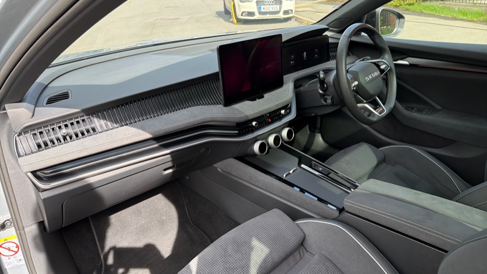Skoda Superb 1.5 TSI iV Sportline 5dr DSG Estate - Image 2
