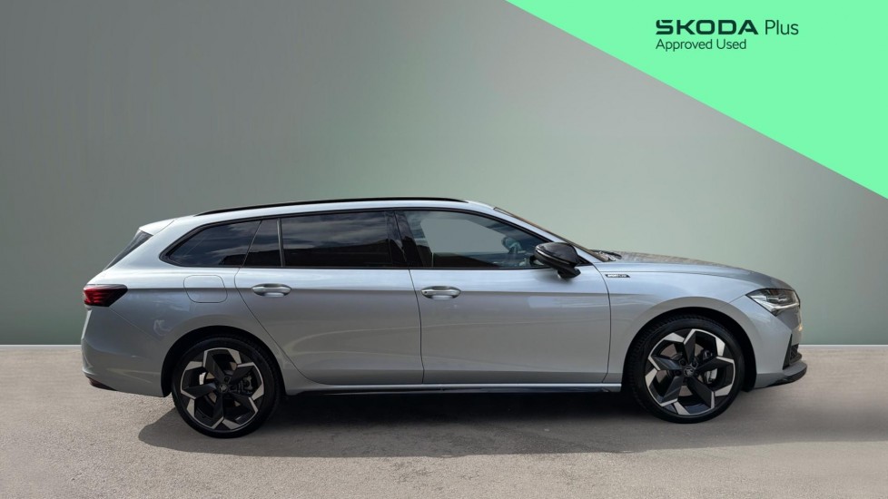 Skoda Superb 1.5 TSI iV Sportline 5dr DSG Estate - Image 4