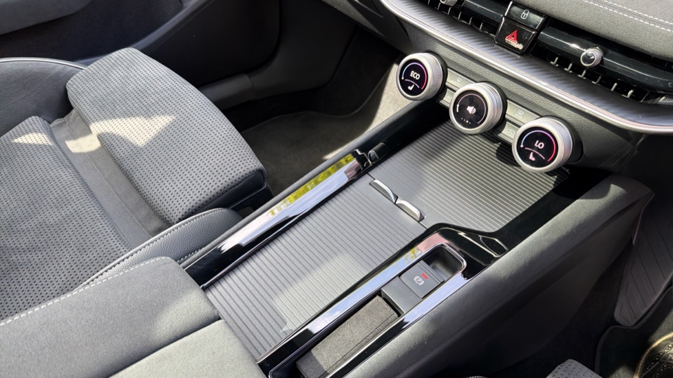 Skoda Superb 1.5 TSI iV Sportline 5dr DSG Estate - Image 14