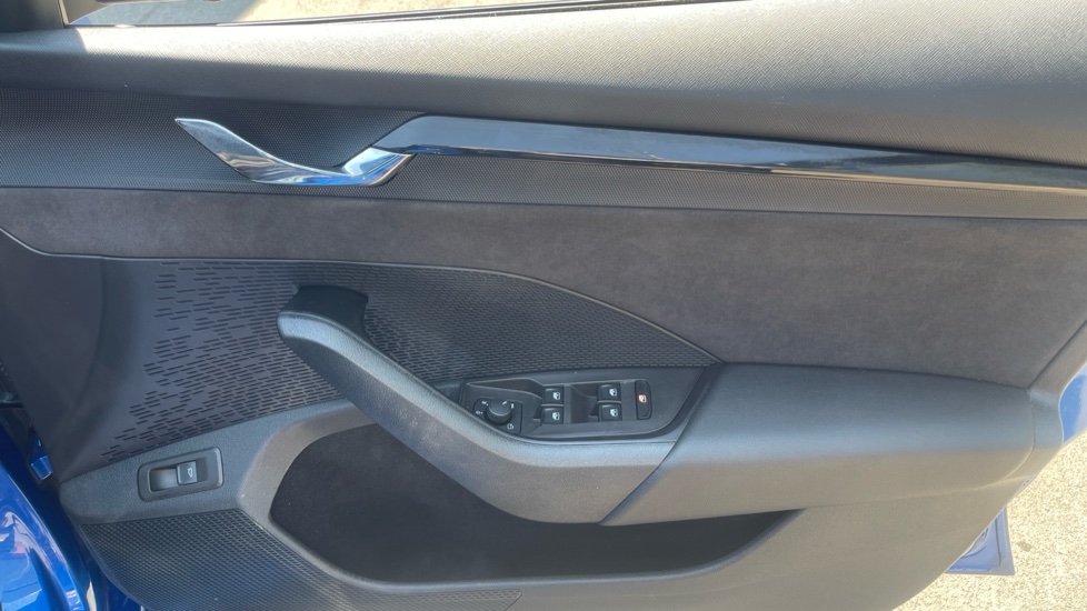 Skoda Octavia 2.0 TSI vRS 5dr Petrol Estate - Image 19