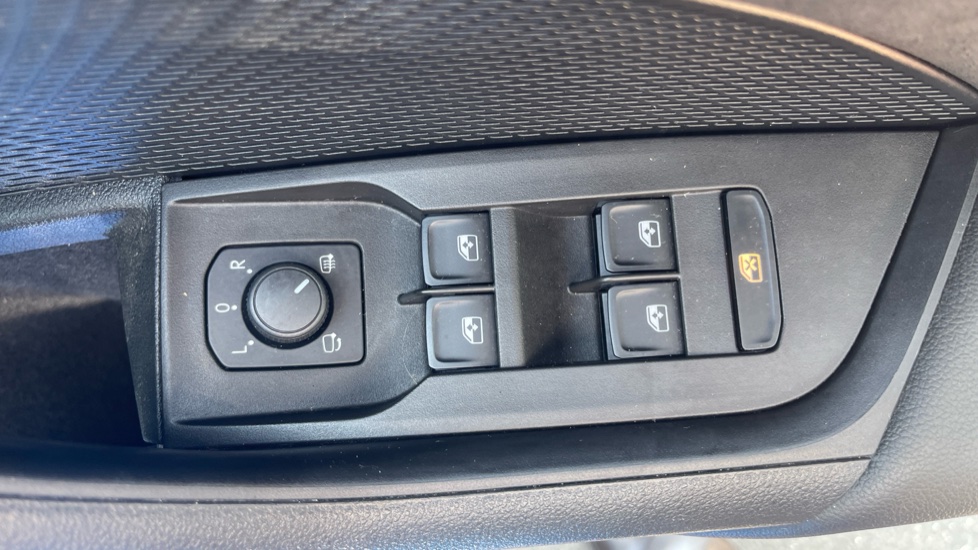 Skoda Octavia 2.0 TSI vRS 5dr Petrol Estate - Image 32