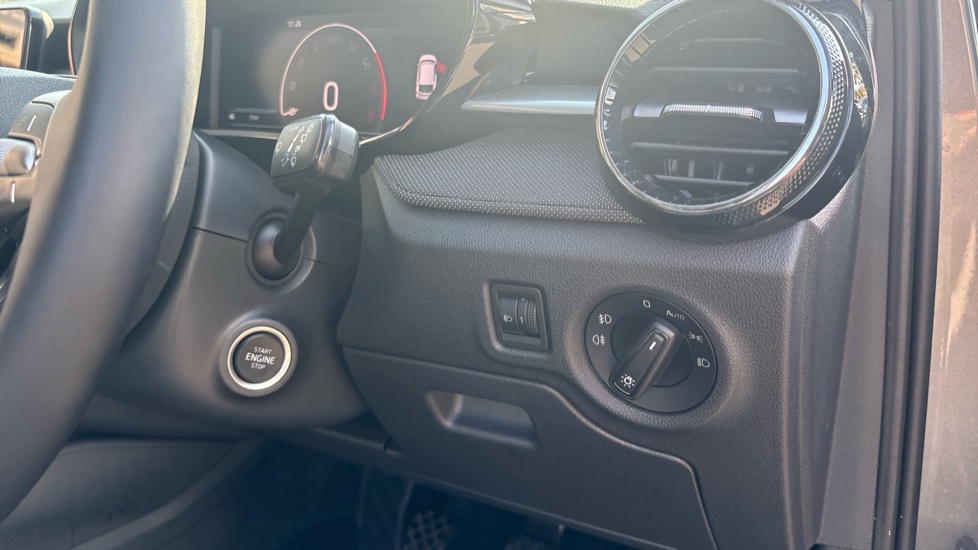 Skoda Fabia 1.0 TSI Design Edition 5dr Petrol Hatchback - Image 32