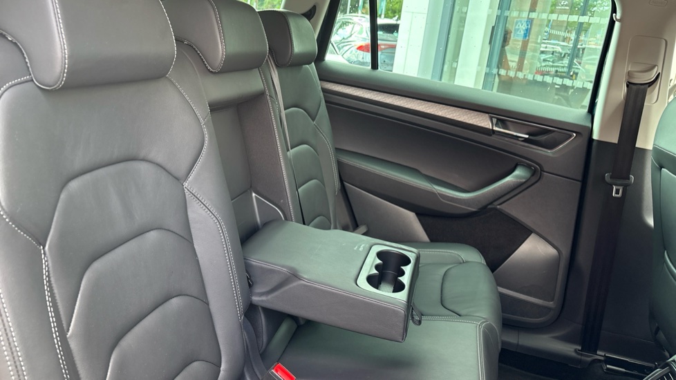 Skoda Kodiaq 1.5 TSI SE L Executive 5dr DSG [7 Seat] Petrol Estate - Image 26
