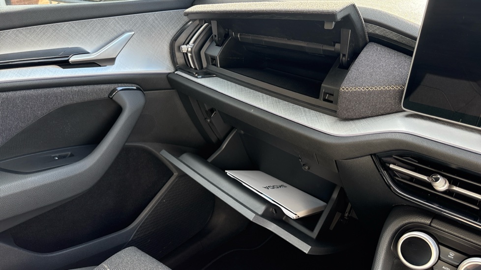 Skoda Kodiaq 2.0 TDI SE 5dr DSG [7 Seat] Diesel Estate - Image 43