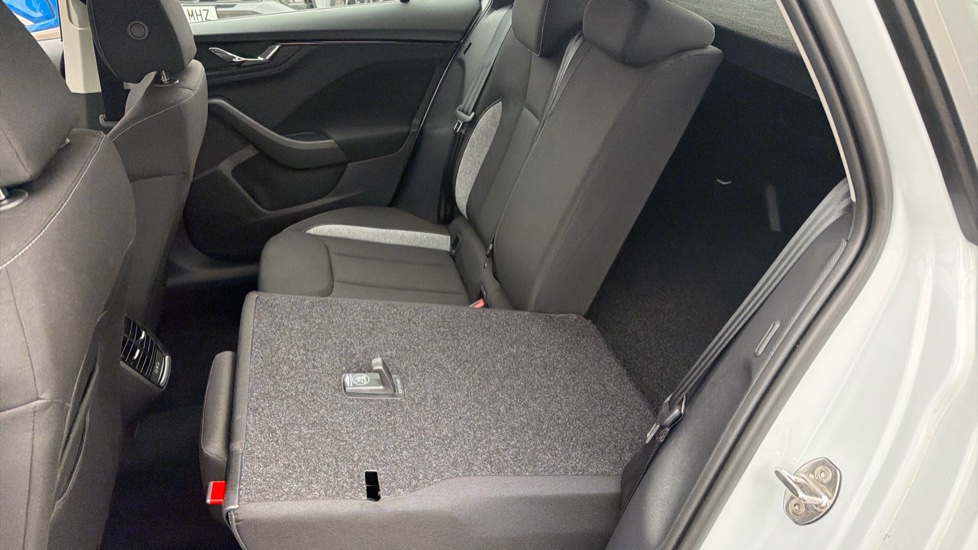 Skoda Kamiq 1.0 TSI SE Edition 5dr DSG Petrol Hatchback - Image 33
