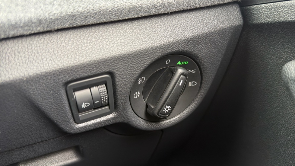 Skoda Kamiq 1.0 TSI SE Edition 5dr DSG Petrol Hatchback - Image 43