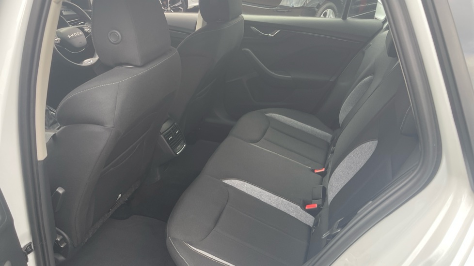 Skoda Kamiq 1.0 TSI SE Edition 5dr DSG Petrol Hatchback - Image 39