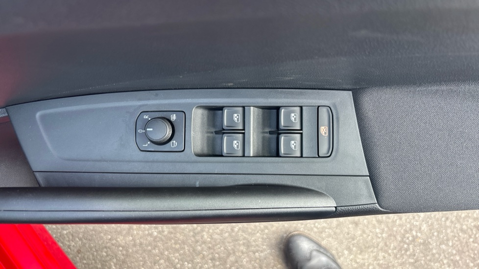 Skoda Fabia 1.0 TSI 116 Design Edition 5dr DSG Petrol Hatchback - Image 39