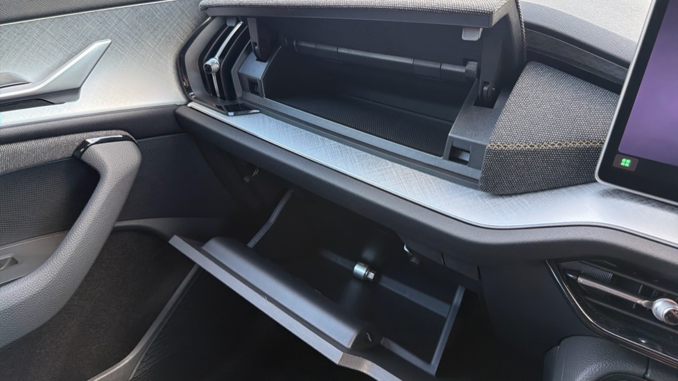 Skoda Kodiaq 2.0 TDI SE 5dr DSG [7 Seat] Diesel Estate - Image 33