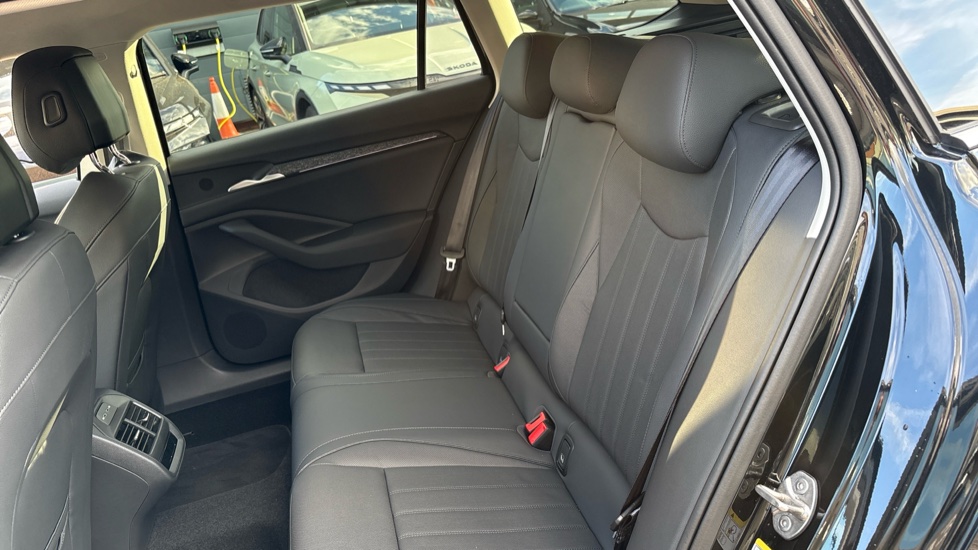 Skoda Superb 1.5 TSI iV SE L DSG 5dr Estate - Image 16